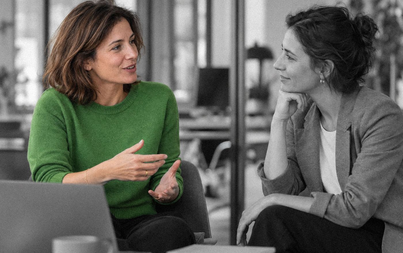 Deux collègues en conversation